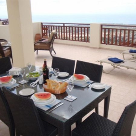 First Floor 2 Bedroom Apartment, Large Balcony, Amazing Sea Views, Communal Pool Péjia Kültér fotó