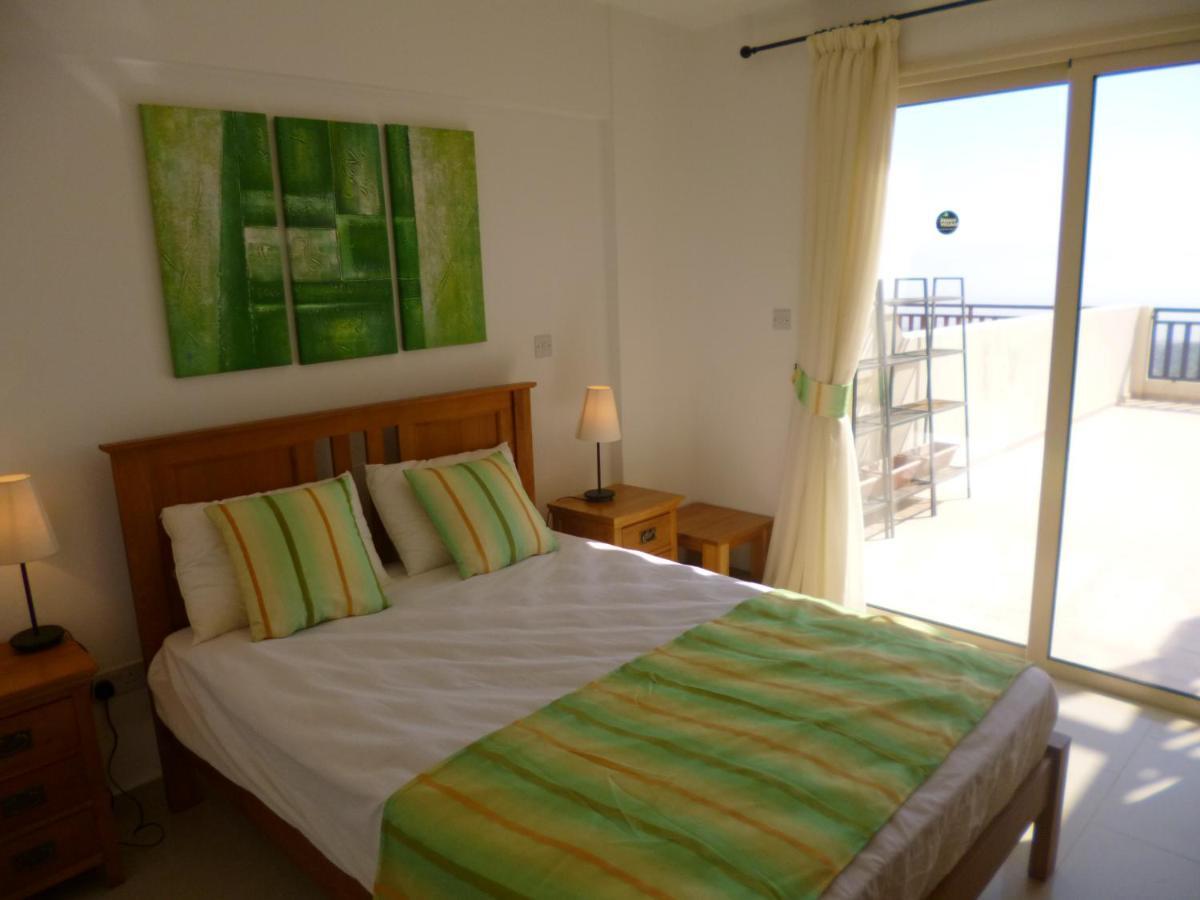 First Floor 2 Bedroom Apartment, Large Balcony, Amazing Sea Views, Communal Pool Péjia Kültér fotó