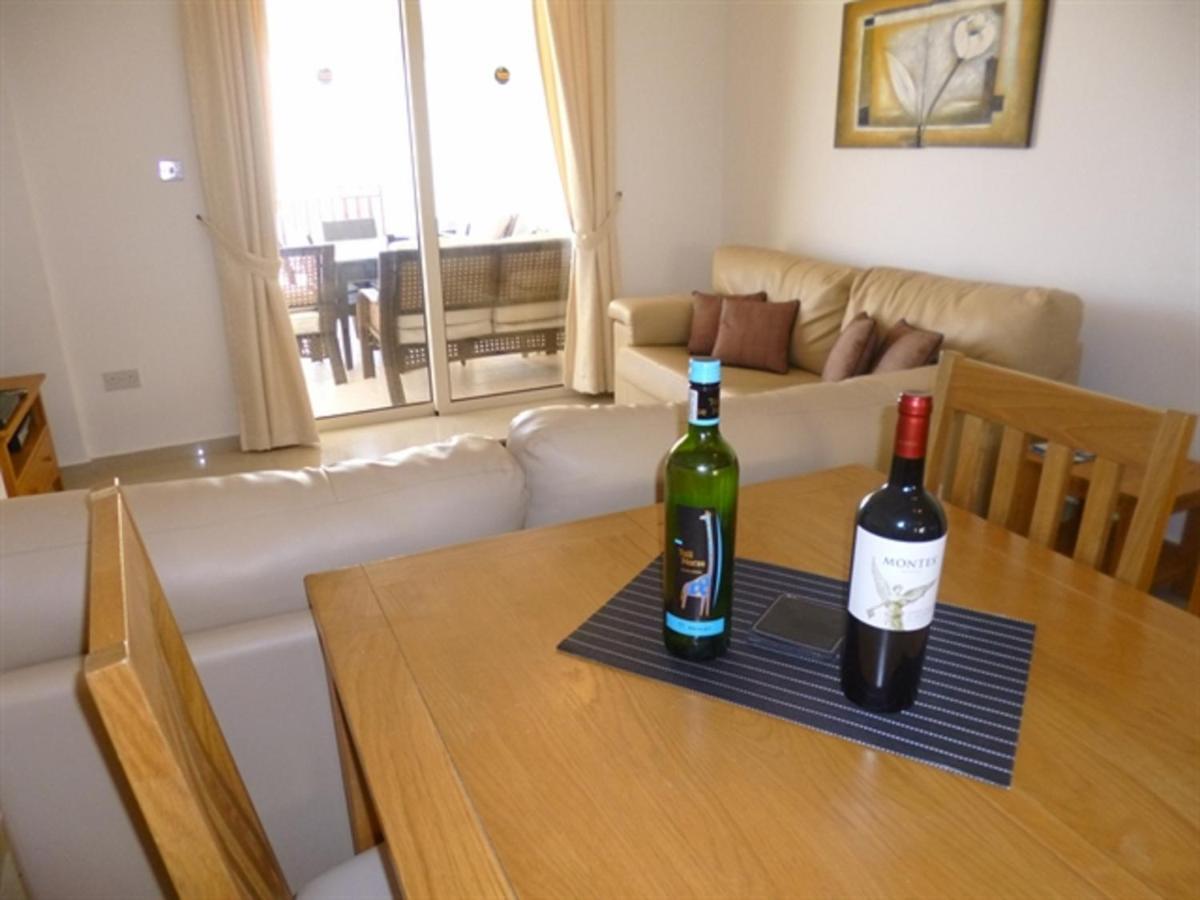 First Floor 2 Bedroom Apartment, Large Balcony, Amazing Sea Views, Communal Pool Péjia Kültér fotó