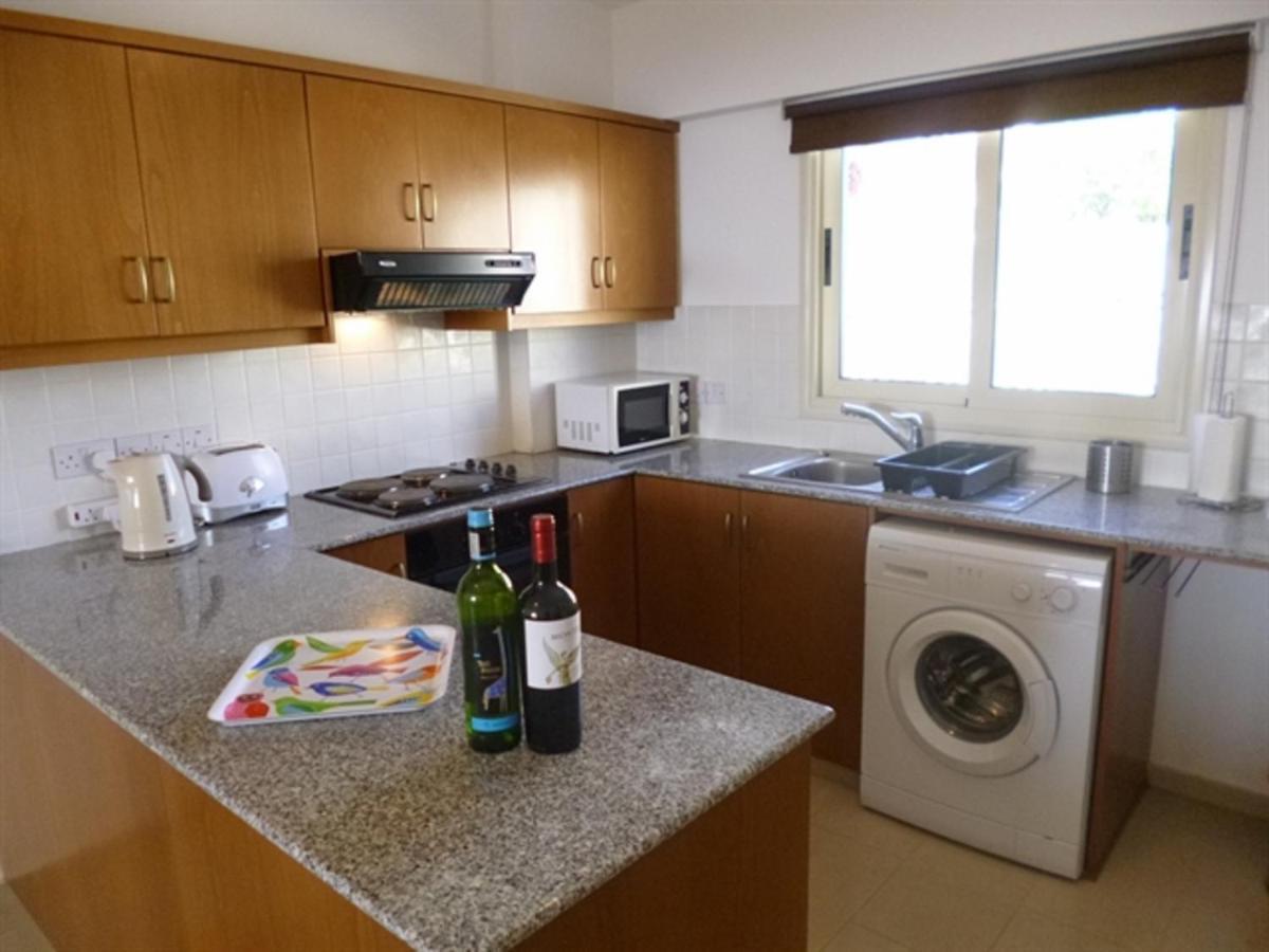 First Floor 2 Bedroom Apartment, Large Balcony, Amazing Sea Views, Communal Pool Péjia Kültér fotó