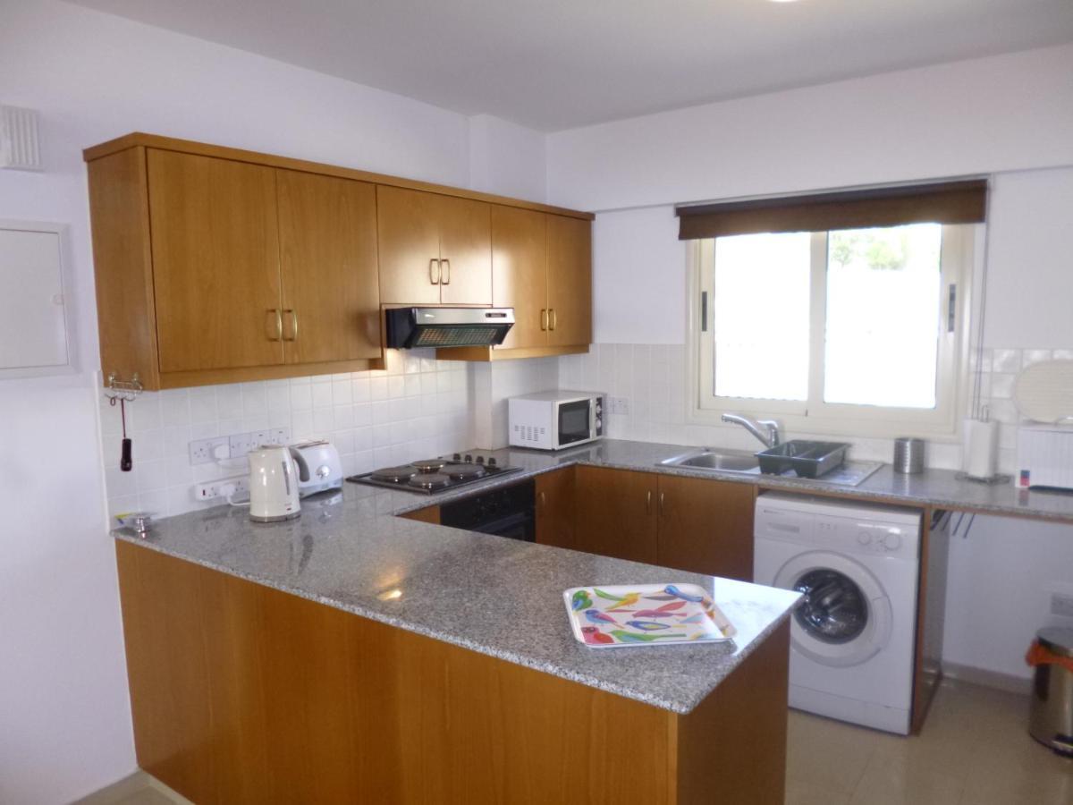 First Floor 2 Bedroom Apartment, Large Balcony, Amazing Sea Views, Communal Pool Péjia Kültér fotó