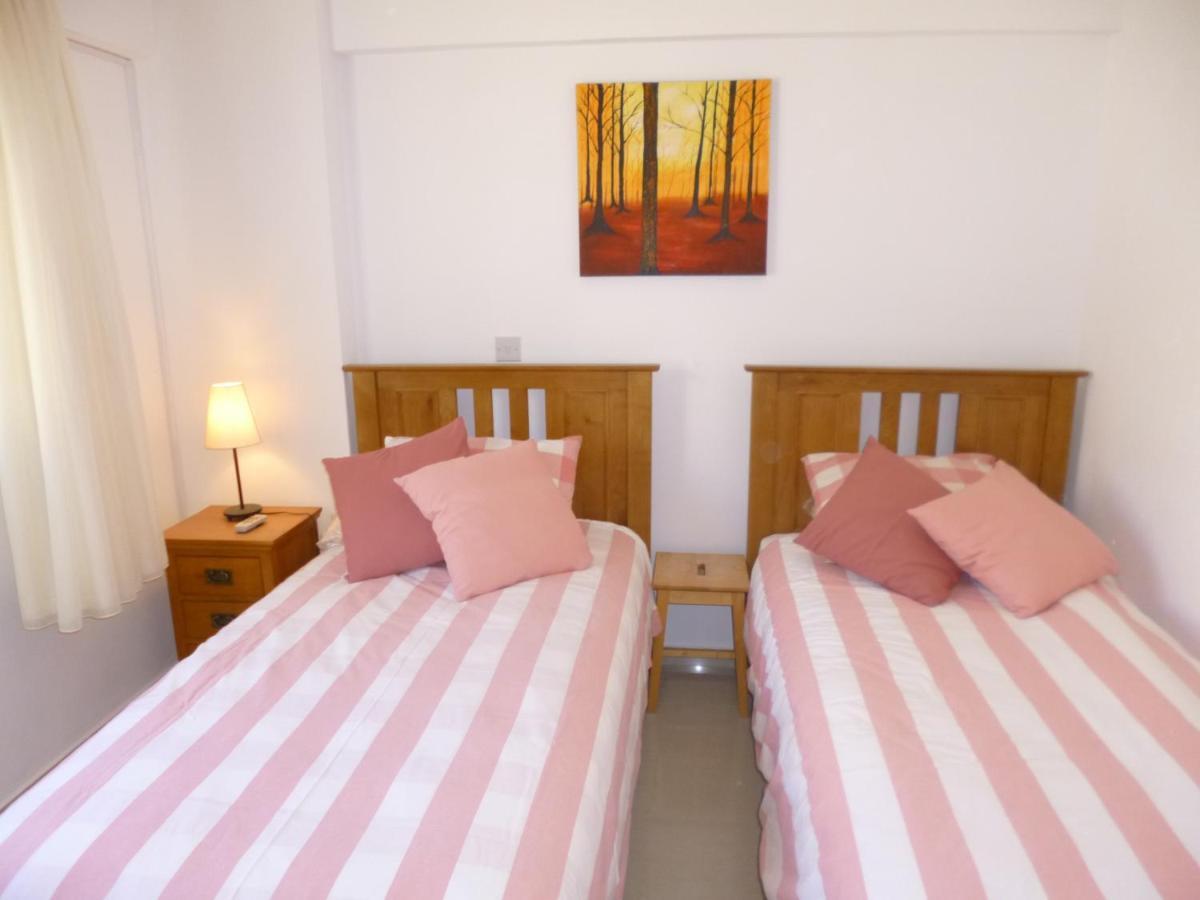 First Floor 2 Bedroom Apartment, Large Balcony, Amazing Sea Views, Communal Pool Péjia Kültér fotó