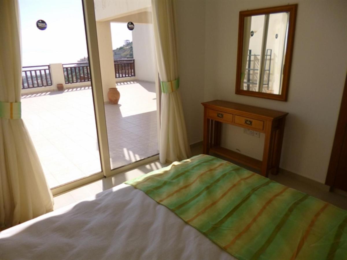 First Floor 2 Bedroom Apartment, Large Balcony, Amazing Sea Views, Communal Pool Péjia Kültér fotó