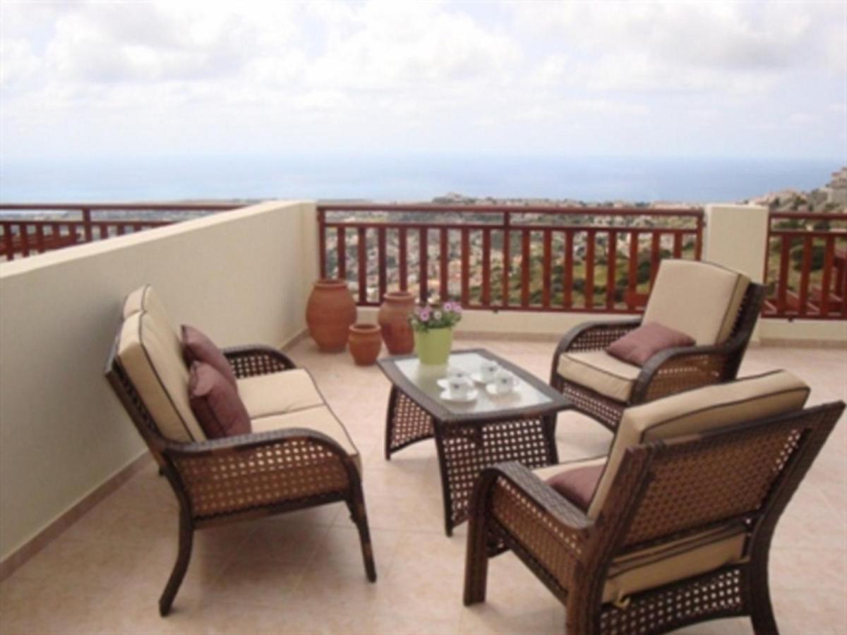First Floor 2 Bedroom Apartment, Large Balcony, Amazing Sea Views, Communal Pool Péjia Kültér fotó
