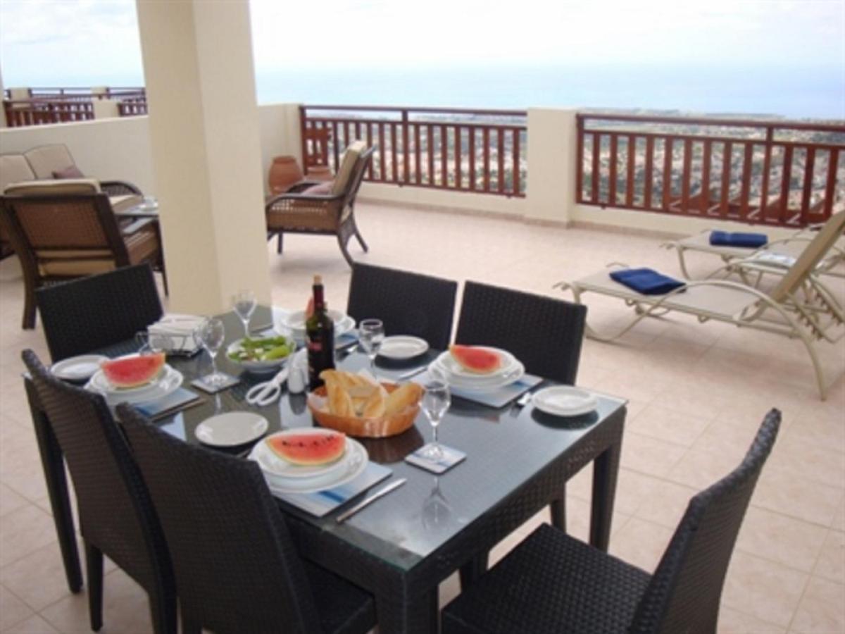 First Floor 2 Bedroom Apartment, Large Balcony, Amazing Sea Views, Communal Pool Péjia Kültér fotó