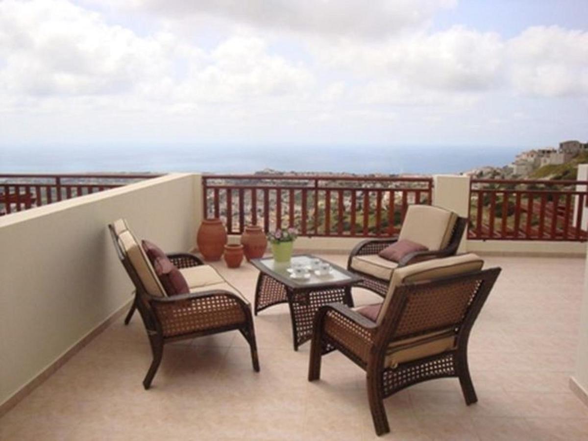 First Floor 2 Bedroom Apartment, Large Balcony, Amazing Sea Views, Communal Pool Péjia Kültér fotó